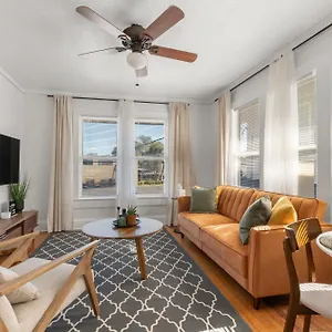 1 Min Away From Bayshore, Sleeps 7 , Tampa United States